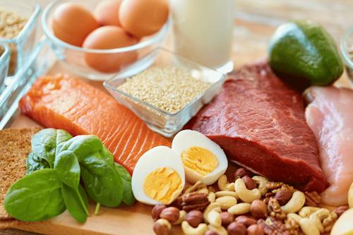 Mangiamo troppe proteine? Cosa dice la scienza