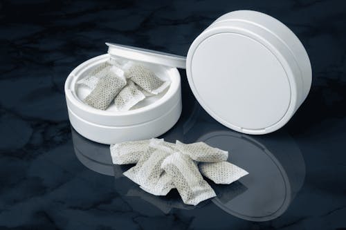 Snus e sacchetti di nicotina: cosa sappiamo sui rischi