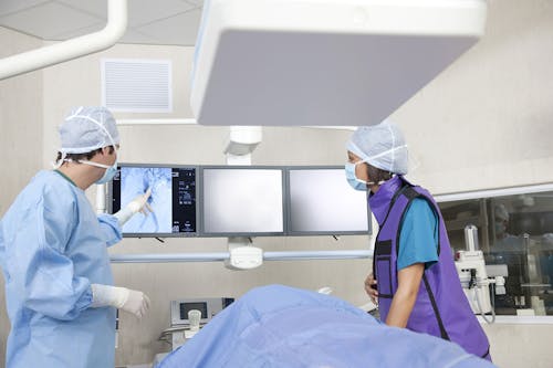 Se a operare è un robot assistito da un chirurgo