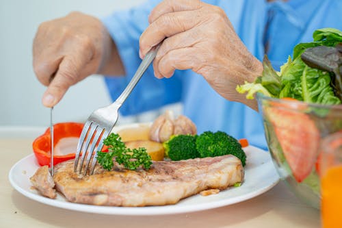 I consigli per mangiare bene durante le terapie oncologiche