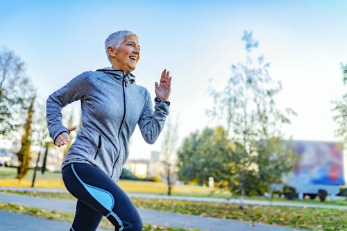 L’esercizio fisico aiuta gli anziani a stare meglio durante la chemio