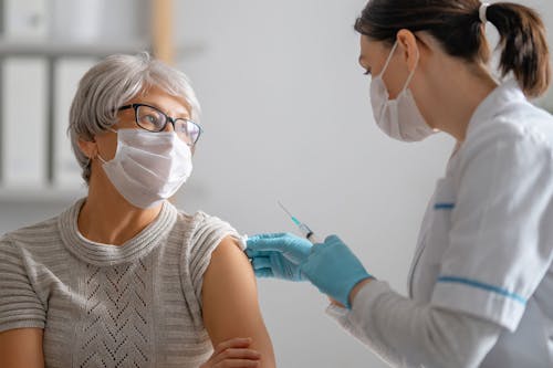 Covid-19: i vaccini proteggono anche i malati oncologici